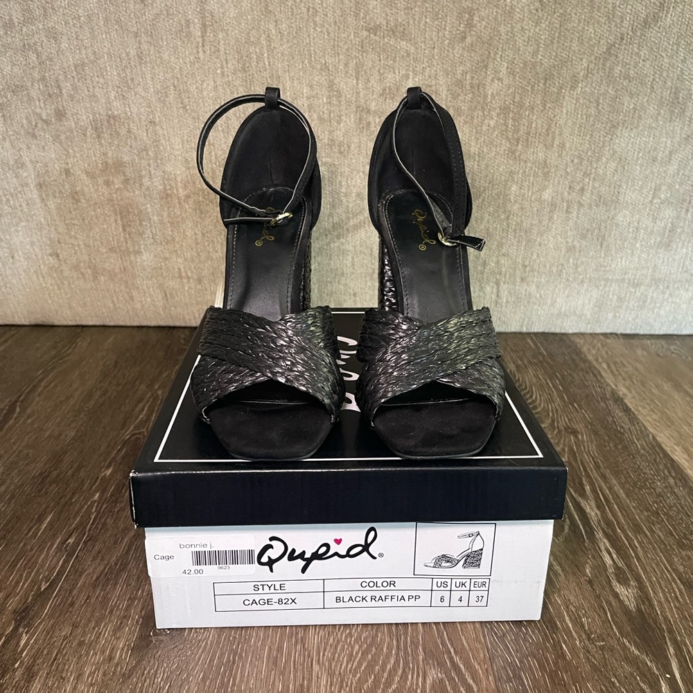 Qupid Women's Black Raffia Heels
